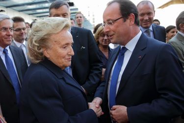 Bernadette Chirac et François Hollande le 10 juillet dernier, lors d&#039;une visite de l&#039;hôpital Necker, à Paris.