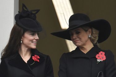 La duchesse de Cambridge, née Kate Middleton, lors du Jour du Souvenir, avec la reine Maxima des Pays-Bas, le 8 novembre 2015