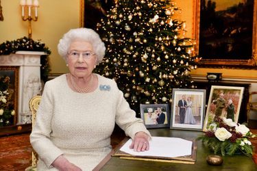La reine Elizabeth II a prononcé ce vendredi 25 décembre un message d'espoir<br />
, malgré les «moments de noirceur» qui ont marqué l'année 2015.Chaque dimanche, le Royal Blog de Paris Match vous propose de voir ou revoir les plus belles photographies de la semaine royale.