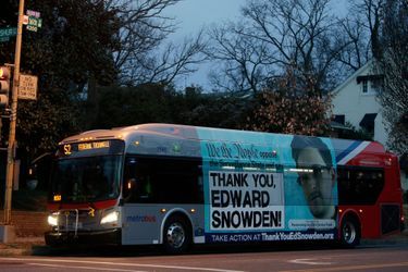 Un bus recouvert d'une publicité remerciant Edward Snowden a roulé dans les rues de Washington vendredi dernier.
