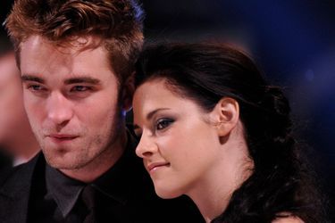 Robert Pattinson et Kristen Stewart ont mis fin, une bonne fois pour toute, à leur relation de trois ans. Alors que de nouvelles rumeurs faisaient état de problèmes dans leur couple, bancal depuis l’escapade sentimentale de l’actrice dans les bras du réalisateur Rupert Sanders, la rupture a été définitive au printemps dernier.