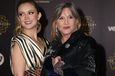 Carrie Fisher et sa fille Billie Lourd à la première de "Star Wars : le réveil de la force", en décembre 2015. 
