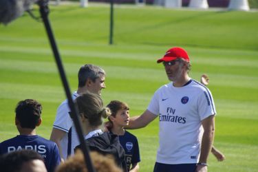 Zlatan et ses coéquipiers à la rencontre des petits fans - Le PSG en stage au Qatar
