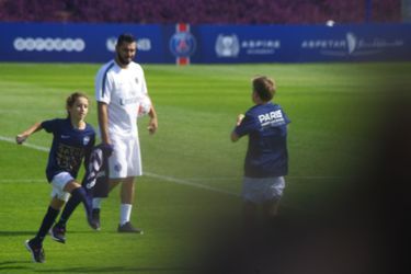 Zlatan et ses coéquipiers à la rencontre des petits fans - Le PSG en stage au Qatar