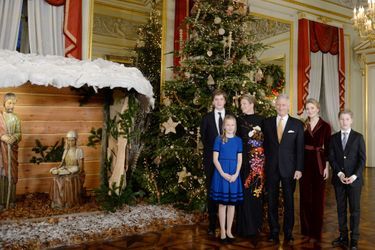 La reine Mathilde et le roi des Belges Philippe avec leurs enfants à Bruxelles, le 18 décembre 2019