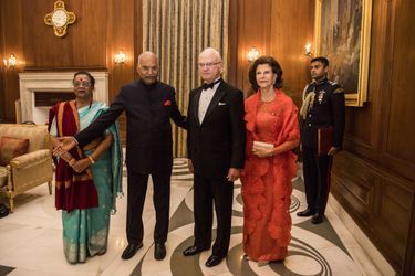 La reine Silvia et le roi Carl XVI Gustaf de Suède avec le couple présidentiel indien à New Delhi, le 2 décembre 2019