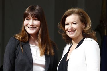 Carla Bruni et Valérie Trierweiler à l'Elysée, en mai 2012.