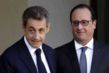 Nicolas Sarkozy et François Hollande à l&#039;Elysée le 15 novembre.