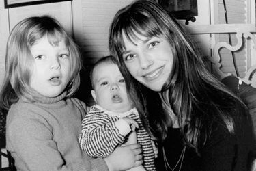 Jane avec Charlotte, encore bébé, et Kate