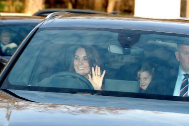 Kate Middleton et la princesse Charlotte arrivent à Buckingham pour le déjeuner de Noël de la famille royale le 18 décembre 2019 à Londres