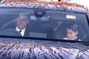 Le prince William et le prince George arrivent à Buckingham pour le déjeuner de Noël de la famille royale le 18 décembre 2019 à Londres