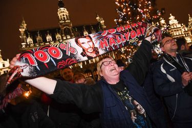 De nombreux fans belges ont pleuré la disparition de Johnny Hallyday, comme ici à Bruxelles. 