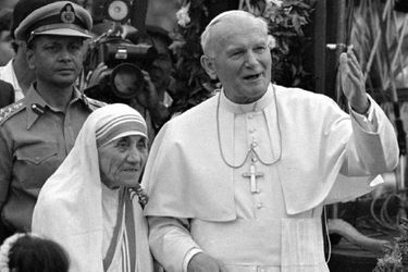 Mère Teresa et le pape Jean Paul II en 1986.