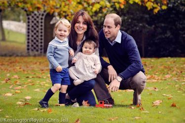 Le duc et la duchesse de Cambridge et leurs enfants le prince George et la princesse Charlotte. Photo diffusée sur Twitter par Kensington Palace le 18 décembre 2015