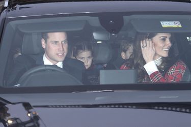 William, Kate et leurs enfants George, Charlotte et Louis à la sortie de Buckingham le 18 décembre 2019 à Londres