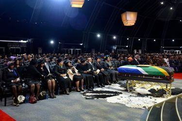 Acteurs, stars de la télévision, anciens ministres, princes... Ils sont venus des quatre coins du monde pour assister aux funérailles nationales de Nelson Mandela, dimanche, dans son village natal de Qunu, en Afrique du Sud.