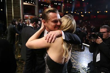 Kate Winslet et Leonardo DiCaprio à la cérémonie des Oscars 2016.