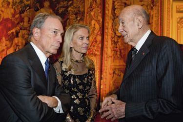  L’ancien maire de New York Michael Bloomberg, Mme l’ambassadeur des Etats-Unis en France Jane D. Hartley  et le président Valéry Giscard d’Estaing. 