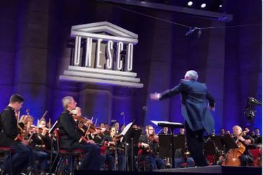 Lors d&#039;un concert à l&#039;Unesco, la Garde républicaine a rendu hommage à Johnny Hallyday en interprétant le tube «Quelque chose de Tennessee».