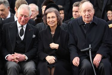 Le prince Charles d&#039;Angleterre avec l&#039;ex-reine Sofia et l&#039;ex-roi Juan Carlos d&#039;Espagne aux obsèques de l&#039;ex-roi Michel de Roumanie à Bucarest, le 16 décembre 2017