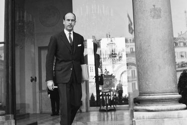 Valéry Giscard d'Estaing quitte l'Elysée le 7 janvier 1966. Il n'est à cet instant plus ministre des Finances et des Affaires économiques.