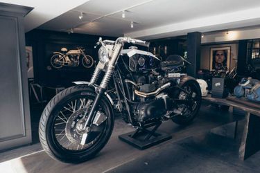 La moto que Johnny n&#039;a jamais pu conduire que son ami Serge Bueno avait spécialement customisée, d&#039;une valeur de 60000 dollars. 