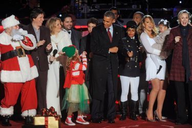 Barack Obama met l'ambiance à la Maison blanche - Illumination du sapin 