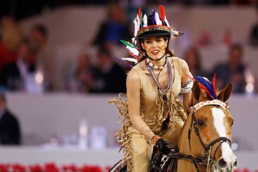 En 2012, la belle passionnée d’équitation participe au Gucci Masters de Paris.