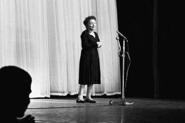 27 septembre 1962 : Edith Piaf sur la scene de l'Olympia à Paris