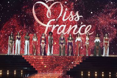 Les douze finalistes au concours Miss France 2018, le 16 décembre 2017 à Châteauroux.