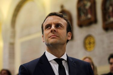 Le candidat Emmanuel Macron en visite à la basilique Notre-Dame d&#039;Afrique, à Alger, le 14 février dernier.