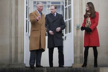 La duchesse de Cambridge Kate avec les princes Charles et William, le 5 avril 2013