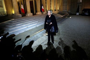 Marine Le Pen dans la cour de l'Elysée, le 21 novembre.