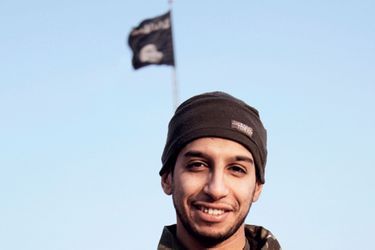 Abdelhamid Abaaoud, le cerveau présumé des attentats du 13 novembre, dans une vidéo diffusée par Daech en Syrie.