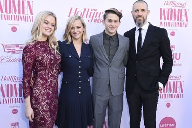 Reese Witherspoon, son mari Jim Toth et ses enfants Ava et Deacon au gala «Hollywood Reporter's Women in Entertainment» à Los Angeles le 10 décembre 2019