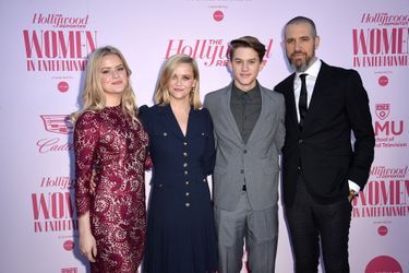 Reese Witherspoon, son mari Jim Toth et ses enfants Ava et Deacon au gala «Hollywood Reporter's Women in Entertainment» à Los Angeles le 10 décembre 2019