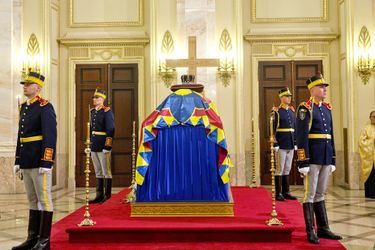 Le cercueil de l&#039;ex-roi Michel de Roumanie au Palais royal à Bucarest, le 14 décembre 2017