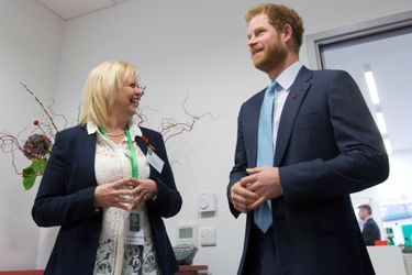 Le prince Harry au Mildmay HIV hospital and charity à Londres, le 14 décembre 2015