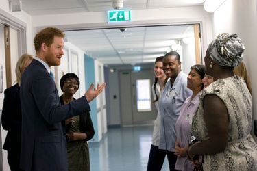 Le prince Harry au Mildmay HIV hospital and charity à Londres, le 14 décembre 2015