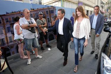 Carla et Nicolas Sarkozy à Nice le 6 août 2013. 