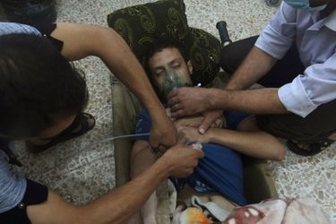 Un Syrien soigné après avoir été possiblement victime d&#039;une attaque chimique en août dernier. 