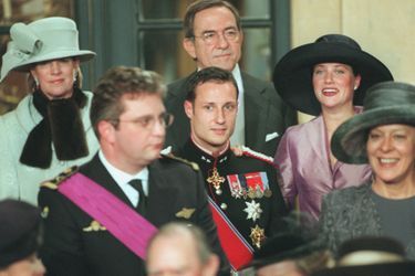 Le prince Laurent de Belgique, le prince Haakon et la princesse Märtha Louise de Norvège, à Bruxelles le 4 décembre 1999