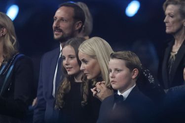 La princesse Mette-Marit et le prince Haakon de Norvège avec leurs enfants à Oslo, le 11 décembre 2017