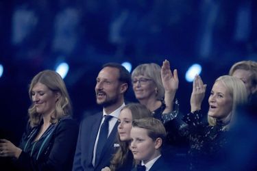La princesse Mette-Marit et le prince Haakon de Norvège avec leurs enfants à Oslo, le 11 décembre 2017