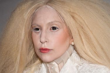 Ce n'est pas grâce aux ventes de son dernier album que Lady Gaga occupe la deuxième marche du podium. En un an, la Mama Monster a empoché 80 millions de dollars. Comme sa plus grande rivale Madonna, ce sont les recettes de sa tournée qui lui permettent d'occuper le haut du classement «Forbes». 