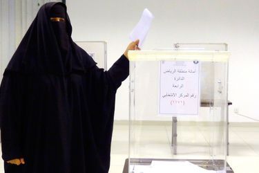 Les femmes saoudiennes sont allées pour la première fois dans des bureaux de vote