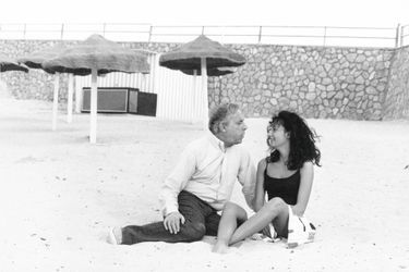 En 1982, Caroline rejoint son père à Monastir, en Tunisie, lors du tournage de « Deux heures moins le quart avant Jésus-Christ », de Jean Yanne.