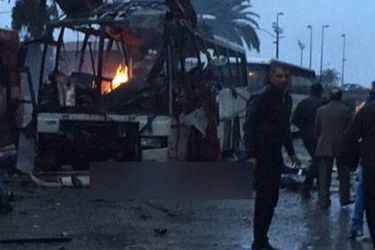 Un bus a explosé dans les rues de Tunis. 