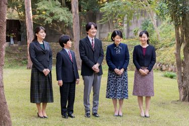 Le prince Fumihito d&#039;Akishino du Japon avec sa femme la princesse Kiko, leurs filles les princesses Mako et Kako et leur fils le prince Hisahito. Photo réalisée le 15 novembre et diffusée le 30 novembre 2019 pour ses 54 ans