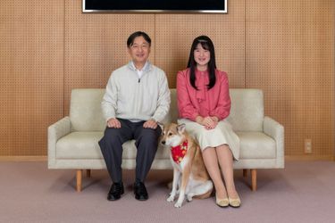 La princesse Aiko du Japon avec son père l&#039;empereur Naruhito et son chien Yuri. Photo réalisée le 25 novembre et diffusée le 1er décembre 2019 pour ses 18 ans